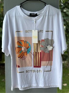 White Graphic Floral-Embellished Short Sleeve Blouse